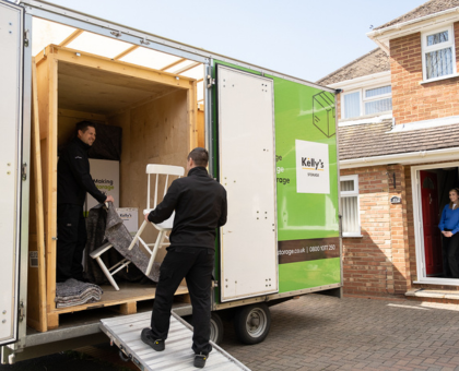 Image of a mobile self storage solution taking place